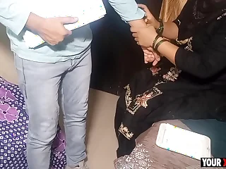 Chaachi Ko Collage Mein Pad Rahe Bhateeje Ne Chod Diya Jab Chachu Ghar Pe Nahi The porn video