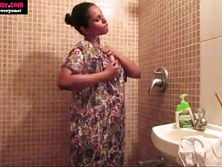 Tiro Indian Babes Sex Lily Masturbation Adjacent to Shower