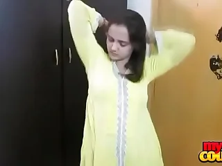 Indian Bhabhi Sonia In Yellow Shalwar Adjust Procurement Naked In Bedroom Be useful to Sex porn video