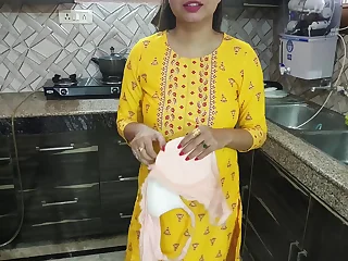 Desi bhabhi was washing dishes in kitchen then her brother in law came and said bhabhi aapka chut chahiye kya dogi hindi audio porn video