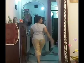 Hot desi indian bhabi shaking her sexi ass &boobs on bigo live...4
