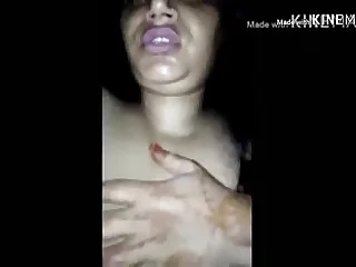 Indian hot horny Housewife bhabhi in yallow saree petticoat give blowjob to their way bra sellers porn video
